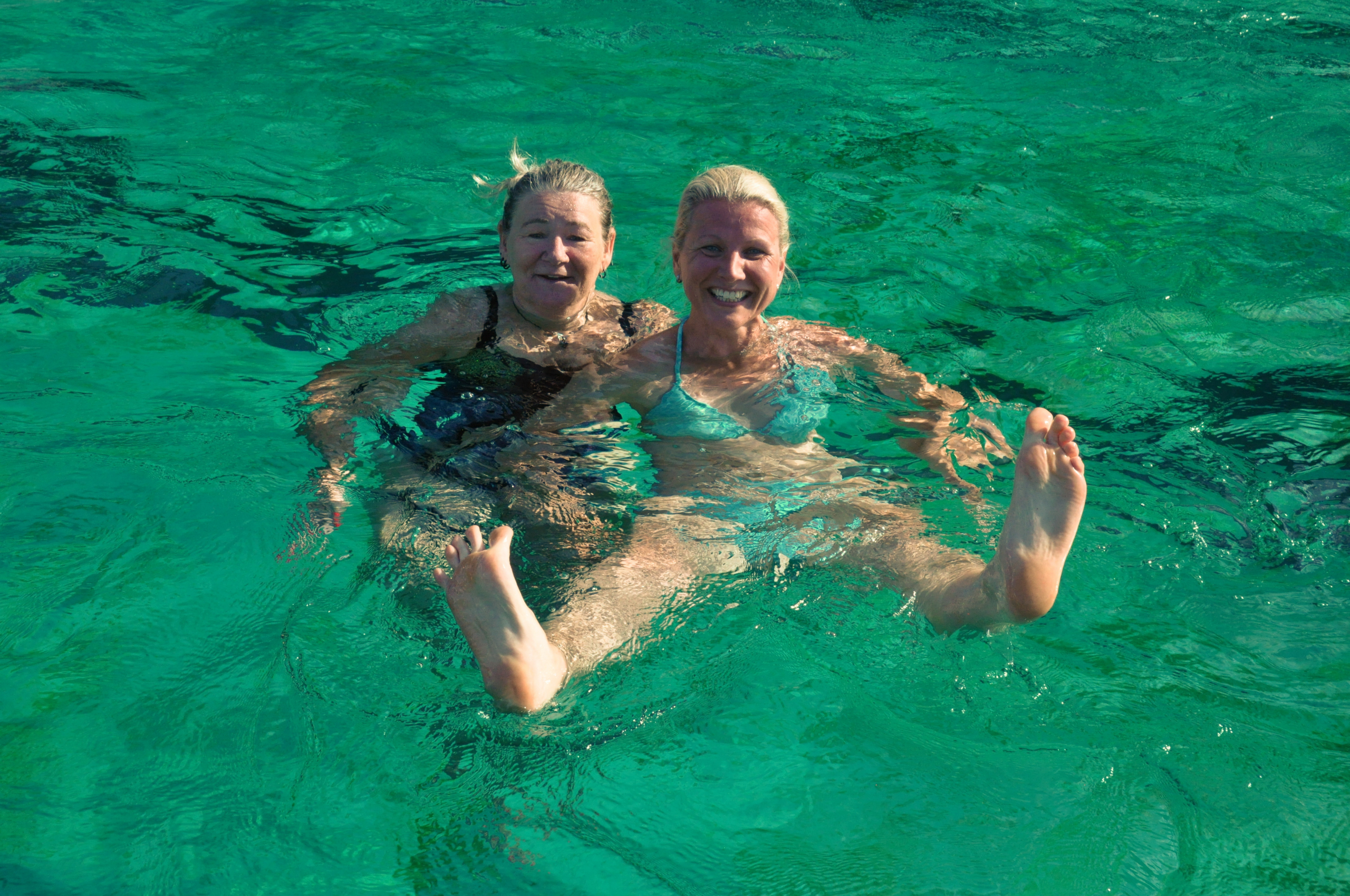Zwei Frauen im Wasser